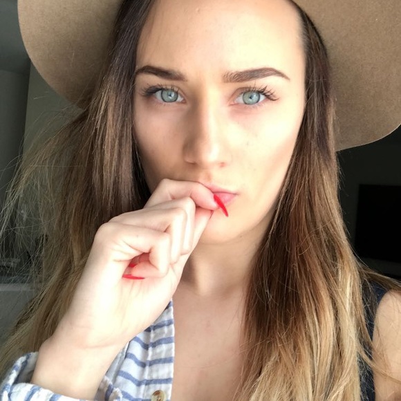 Meet your Posher, Carly - Picture 1 of 1